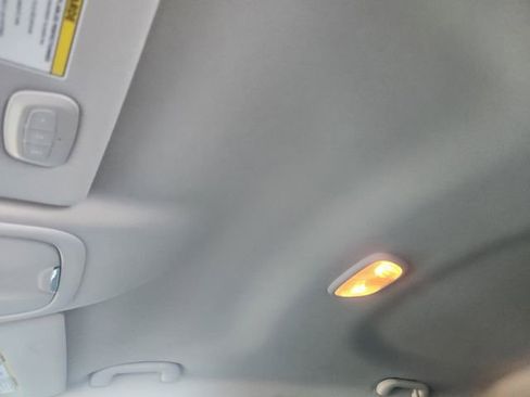 Used 2017 Jeep Cherokee Latitude w/ Comfort/Convenience Group image 23