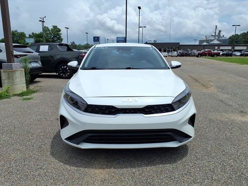 Used 2023 Kia Forte LXS w/ LXS Technology Package FWD image 8