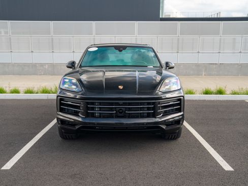 Certified 2025 Porsche Cayenne E-Hybrid AWD/4WD image 6
