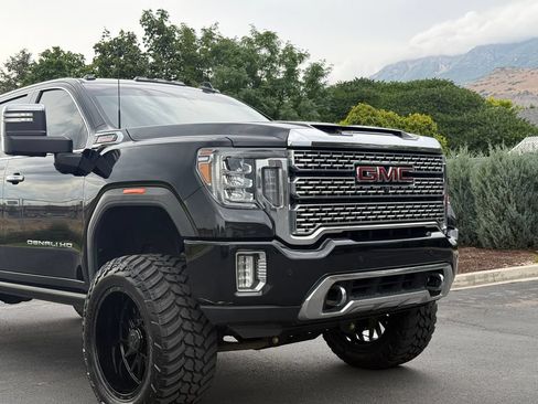 Used 2022 GMC Sierra 3500 Denali w/ Denali Black Diamond Edition AWD/4WD image 16