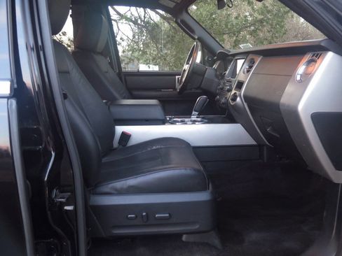 Used 2016 Ford Expedition Limited w/ Equipment Group 301A AWD/4WD image 17