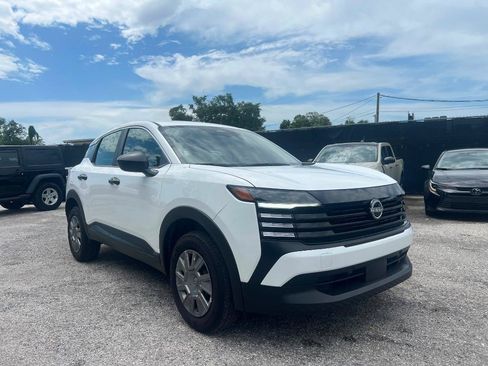 Used 2025 Nissan Kicks S FWD image 3
