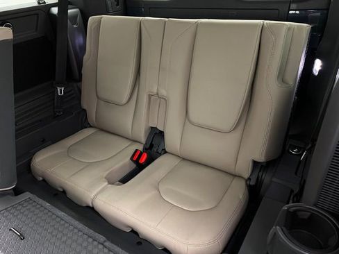 Used 2023 Land Rover Defender 110 SE AWD/4WD image 16