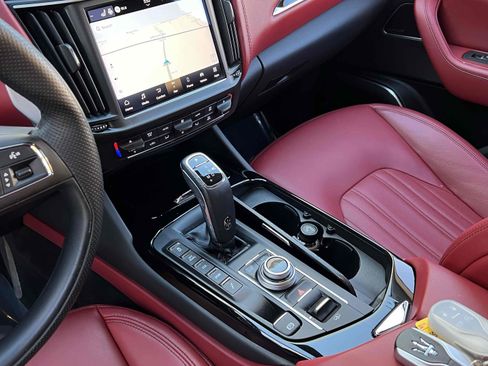 Used 2021 Maserati Levante image 44