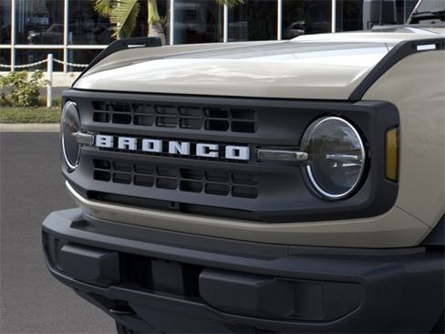 New 2025 Ford Bronco 4-Door image 19