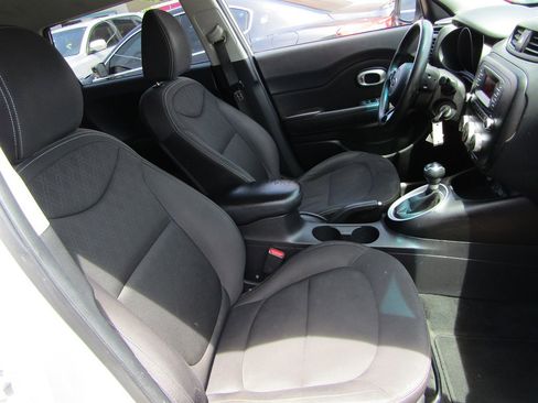 Used 2015 Kia Soul FWD image 5