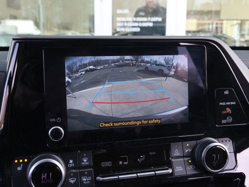 Used 2023 Toyota Highlander XLE image 23