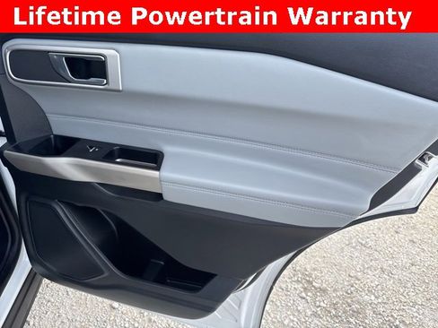 Used 2022 Ford Explorer XLT w/ Equipment Group 202A image 18
