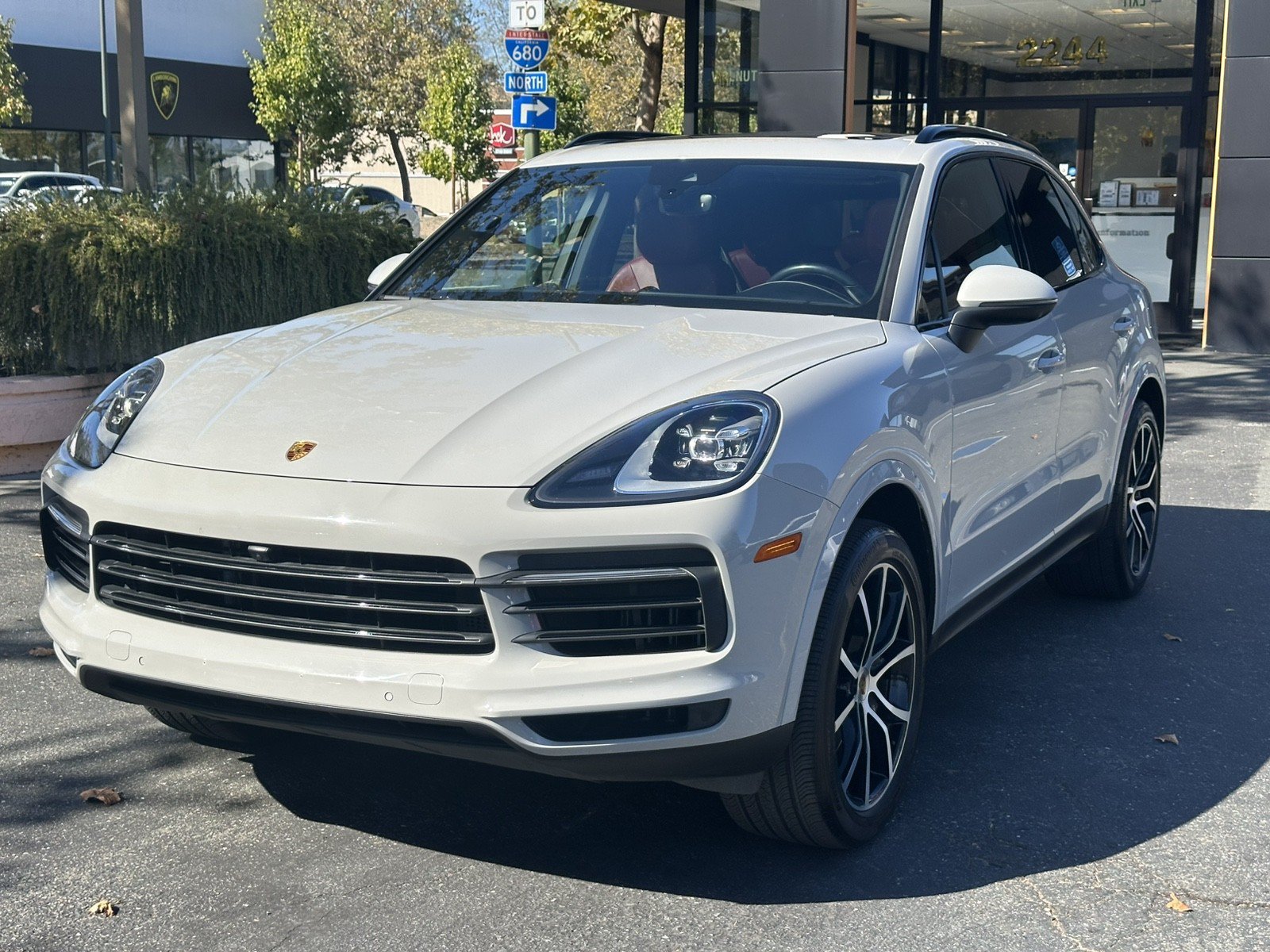 Used 2023 Porsche Cayenne w/ Premium Package AWD/4WD image 4