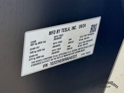 Used 2024 Tesla Cybertruck AWD Crew Cab image 41