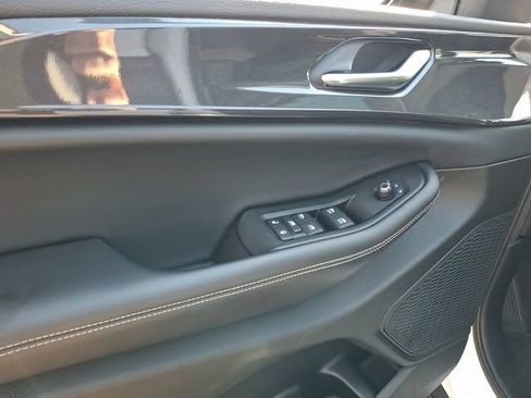 Used 2023 Jeep Grand Cherokee Laredo AWD/4WD image 12