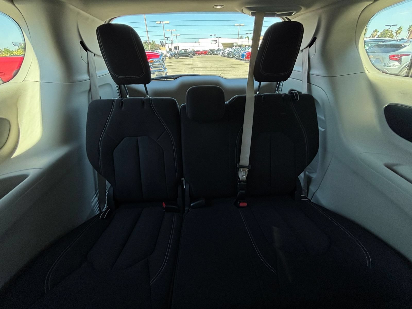 Used 2023 Chrysler Voyager LX FWD image 30
