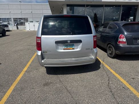 Used 2009 Dodge Grand Caravan SE w/ Climate Group FWD image 6