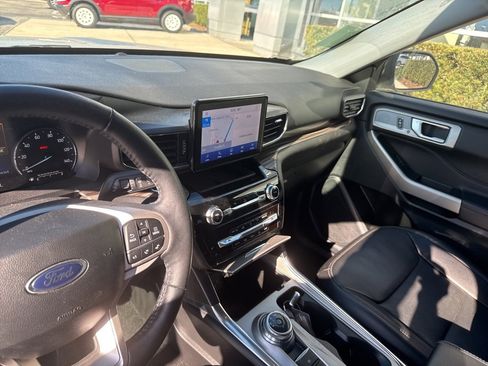Certified 2024 Ford Explorer Limited image 9