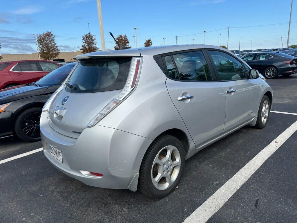 Used 2014 Nissan Leaf SV w/ Premium Package FWD image 3