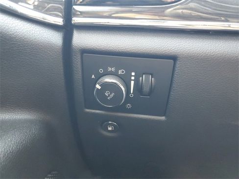 Used 2019 Jeep Grand Cherokee Overland image 34