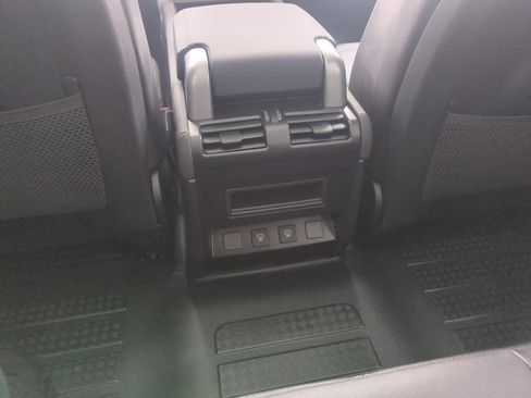 Used 2023 Land Rover Defender 90 S AWD/4WD image 19
