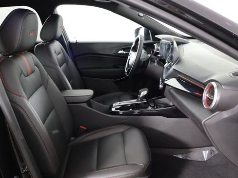 Used 2025 Chevrolet Trax RS w/ Sunroof Package FWD image 18