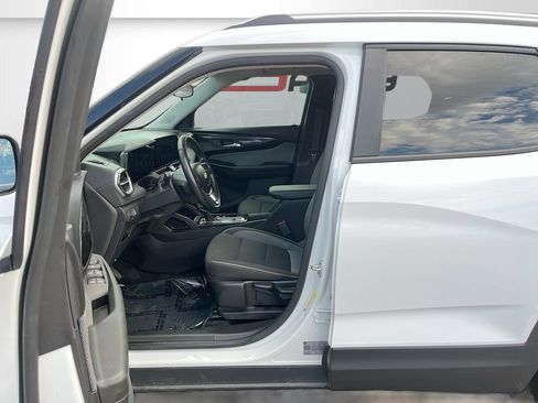 Used 2025 Chevrolet TrailBlazer LT w/ LT Cold Weather Package FWD image 20