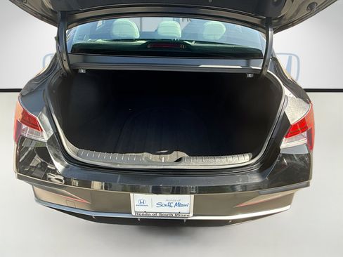 Used 2025 Hyundai Elantra Limited image 26