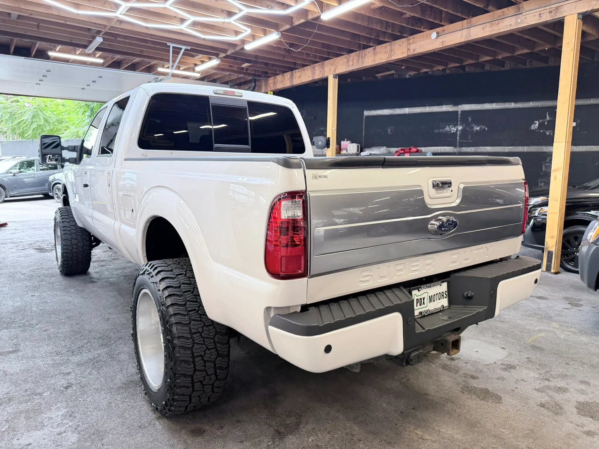 Used 2015 Ford F250 Platinum w/ FX4 Off-Road Package AWD/4WD image 4