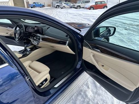 Used 2019 BMW 530i xDrive w/ Premium Package image 29