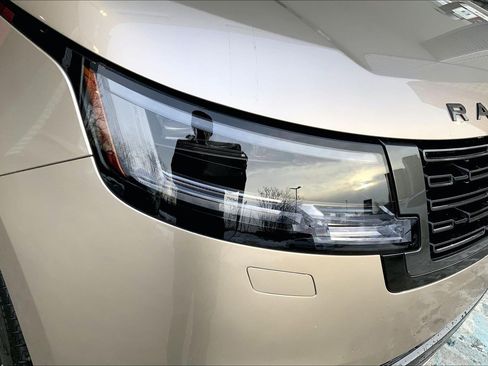 New 2026 Land Rover Range Rover Long Wheelbase SE image 13