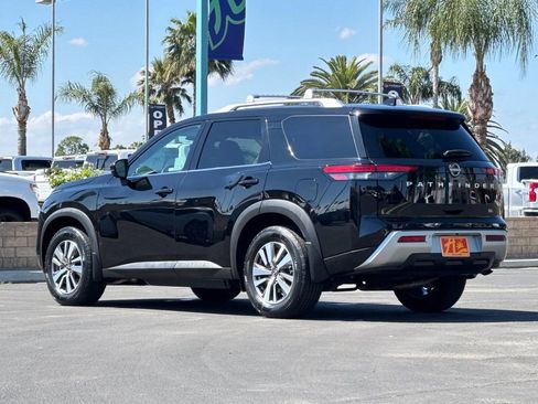 Used 2023 Nissan Pathfinder SL FWD image 5