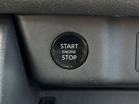 Used 2025 Nissan Rogue SV AWD/4WD image 19