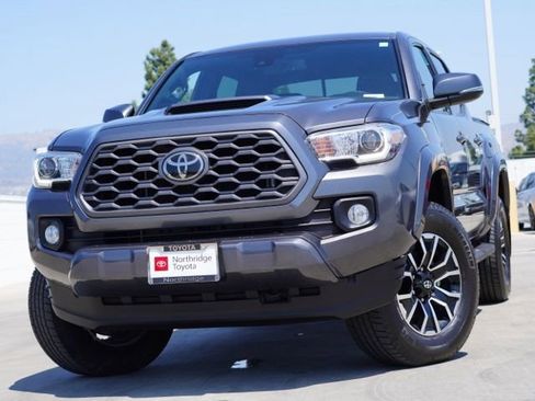 Used 2021 Toyota Tacoma TRD Sport w/ Technology Package AWD/4WD image 3