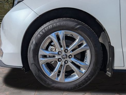 Used 2023 Toyota Sienna Platinum image 37