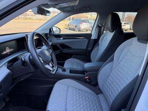 Used 2025 Volkswagen Tiguan S image 11