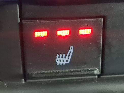 Used 2025 Toyota Sienna XLE image 28