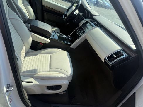 Used 2017 Land Rover Discovery HSE Luxury AWD/4WD image 16