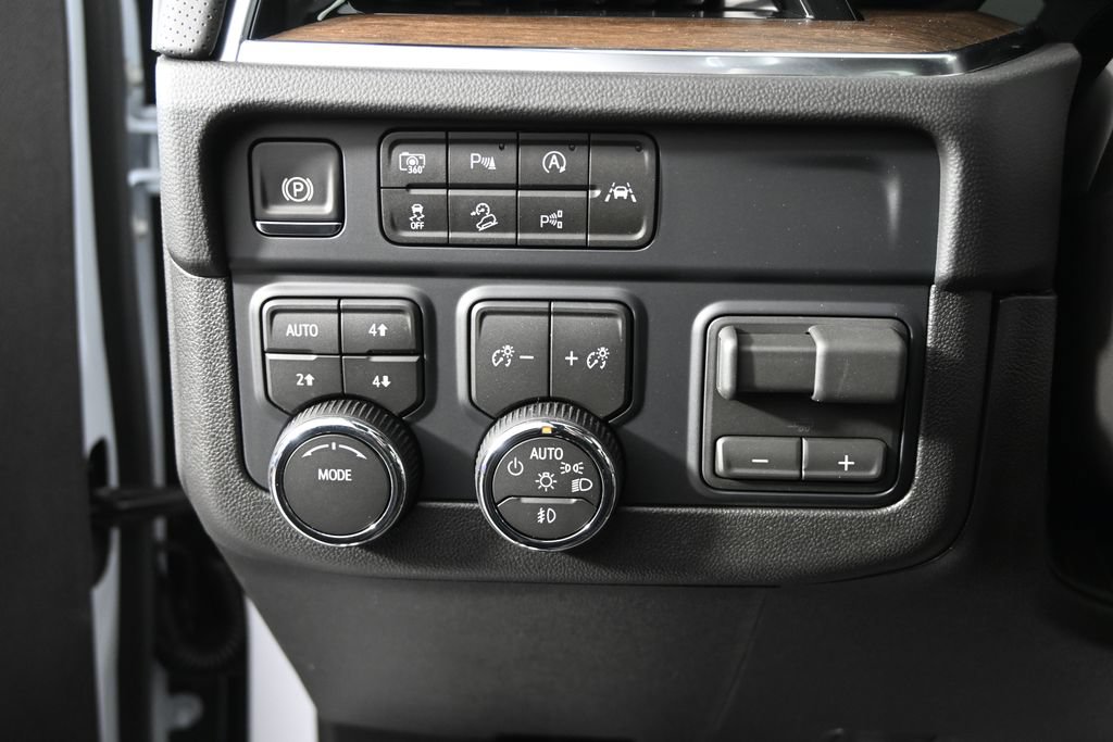 New 2026 Chevrolet Tahoe High Country w/ Sun And Tow Package AWD/4WD image 25