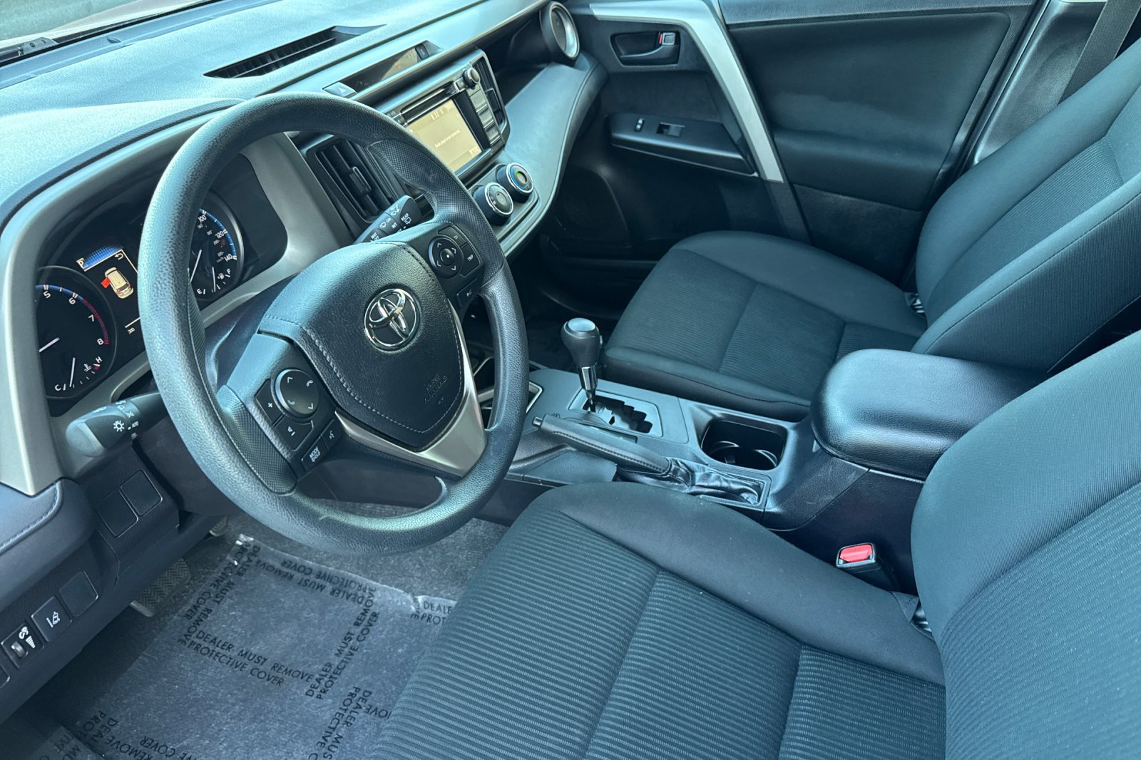 Used 2018 Toyota RAV4 LE FWD image 15