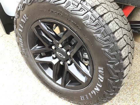 Used 2023 Chevrolet Silverado 1500 Custom Trail Boss image 21