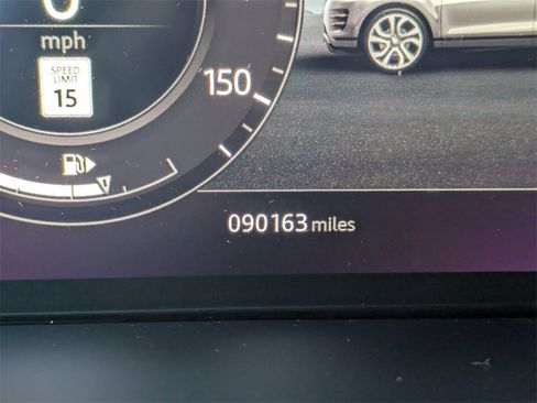 Used 2020 Land Rover Range Rover Evoque R-Dynamic HSE image 32