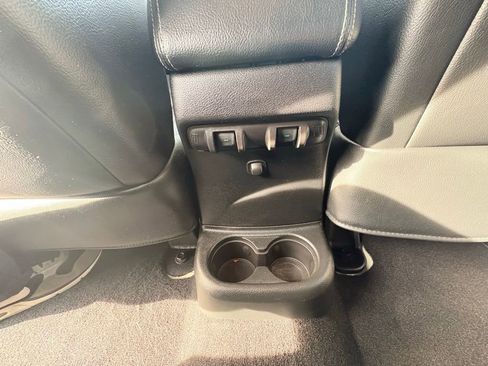 Used 2015 Jeep Wrangler Unlimited Rubicon image 9