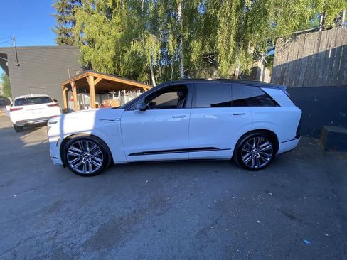 Certified 2026 Cadillac Vistiq Platinum w/ LPO, Floor Liner Package AWD/4WD image 3