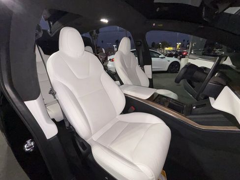 Used 2022 Tesla Model X image 22