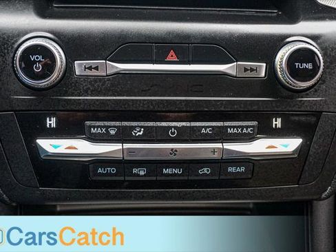 Used 2020 Ford Explorer XLT image 37