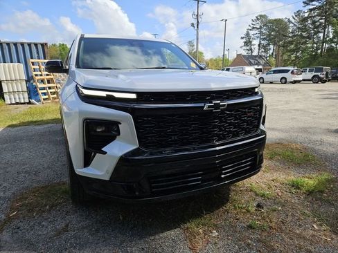 Used 2024 Chevrolet Traverse RS image 4