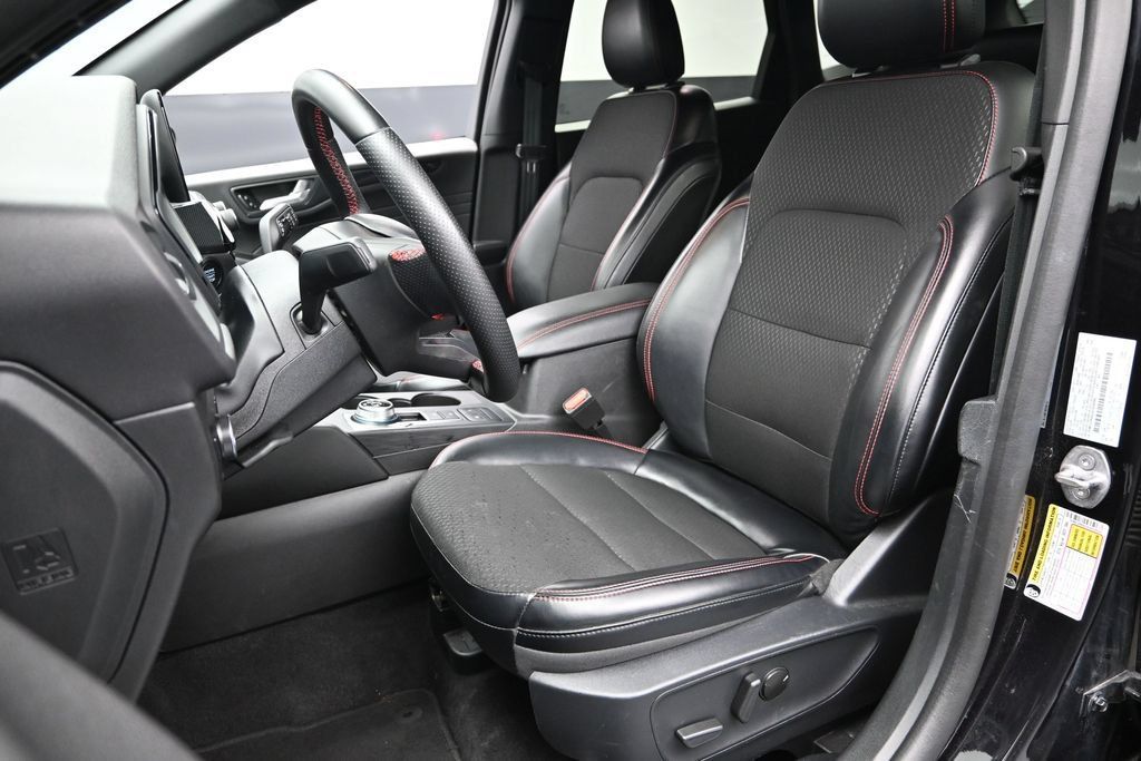 Used 2025 Ford Escape ST-Line Select AWD/4WD image 17