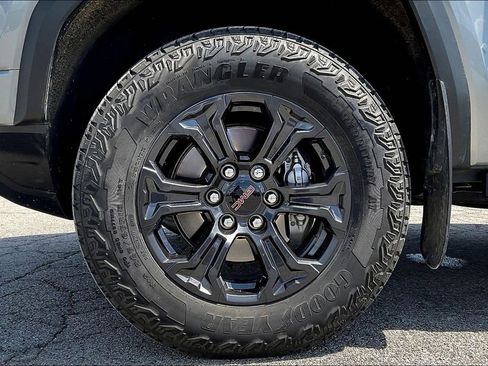 Used 2024 GMC Canyon Elevation w/ Elevation Premium Package image 8