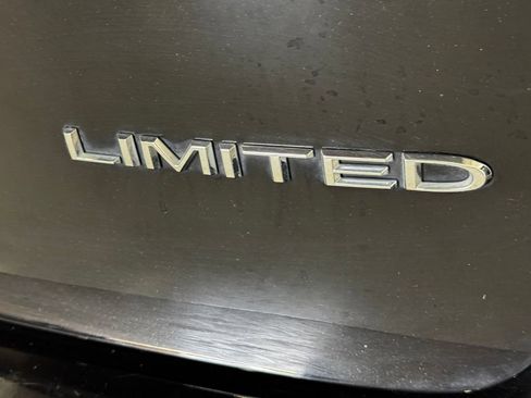 Used 2024 Chrysler Pacifica Limited FWD image 33