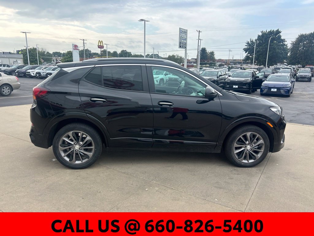 Used 2023 Buick Encore GX Select w/ Sport Touring Package FWD image 4