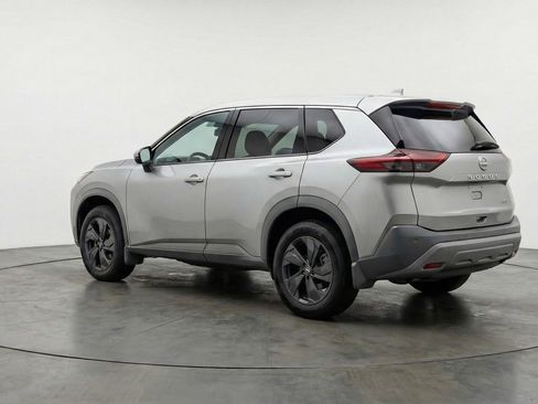 Used 2025 Nissan Rogue SV image 6