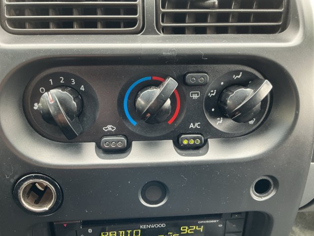 Used 2004 Nissan Frontier S/C AWD/4WD image 16