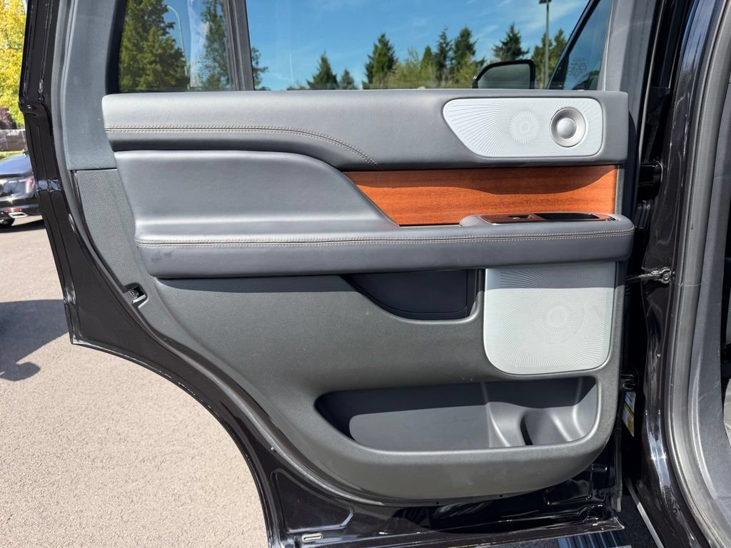 Used 2024 Lincoln Navigator Black Label AWD/4WD image 28